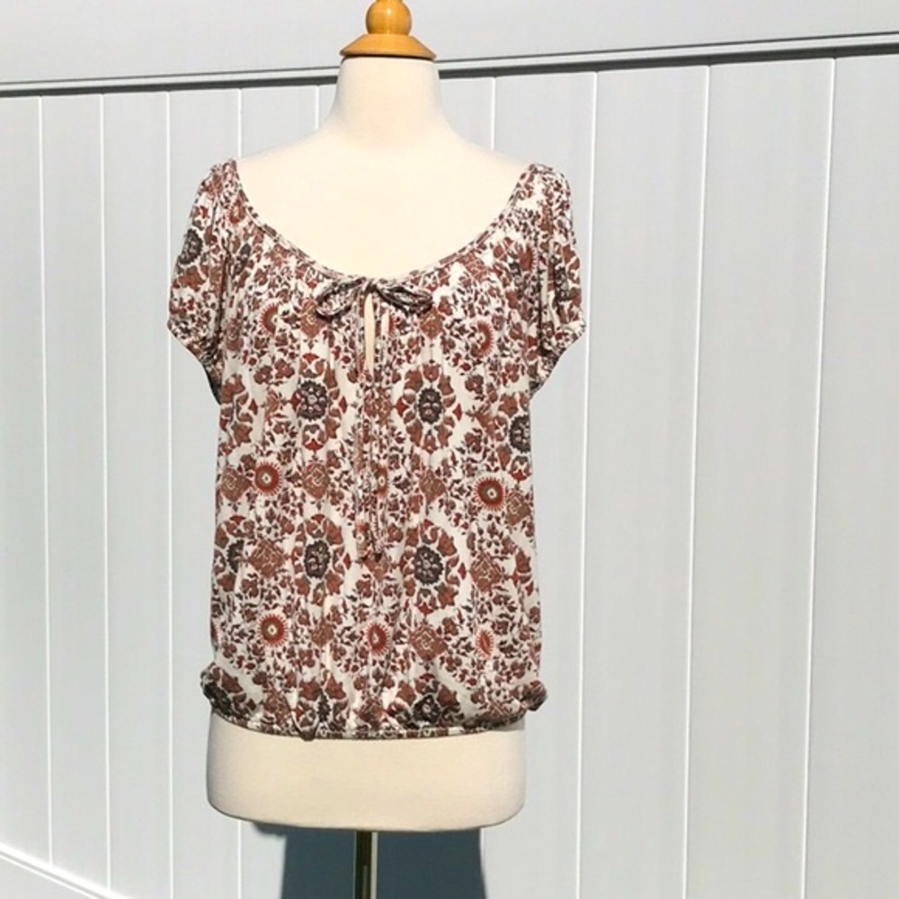 Max Studio Floral Print Scooped Neckline Short Sleeved Elastic Waistband Top Med